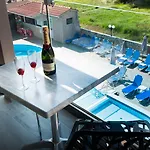 Garden Palace Hotell 4*