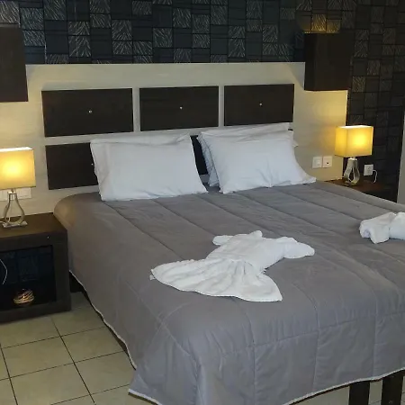 מלון Garden Palace