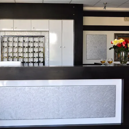 酒店 Garden Palace 4*